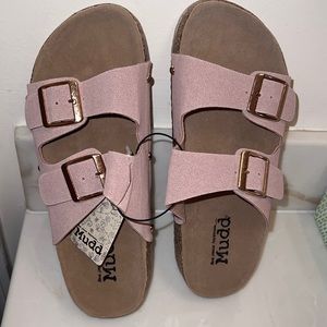 🆕 Mudd Small Slip-on Sandals (5-6)